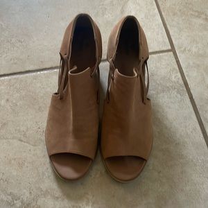 Susina peep-toe heel